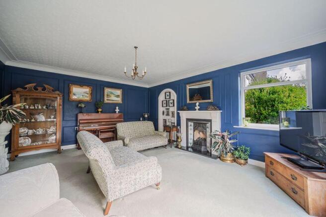 5 bed Detached for sale Image 4