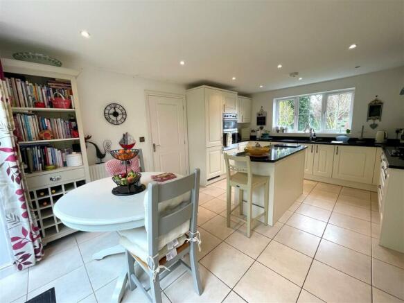 DINING KITCHEN.jpg