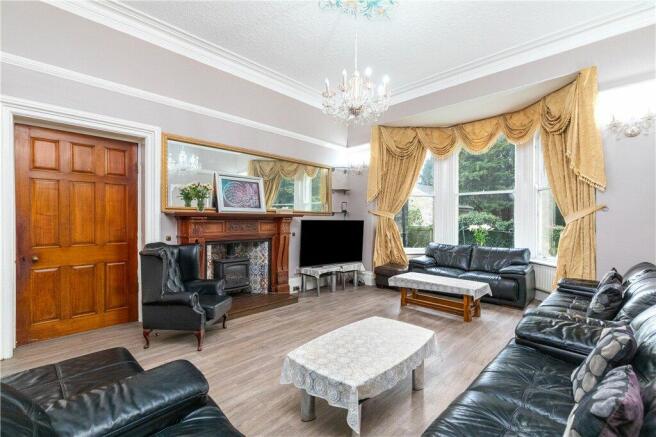 6 bed Semi-Detached for sale Image 8