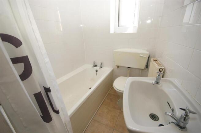 2 bed Terraced to rent Image 7