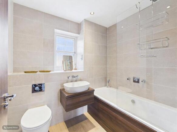 4 bed Detached for sale Image 8