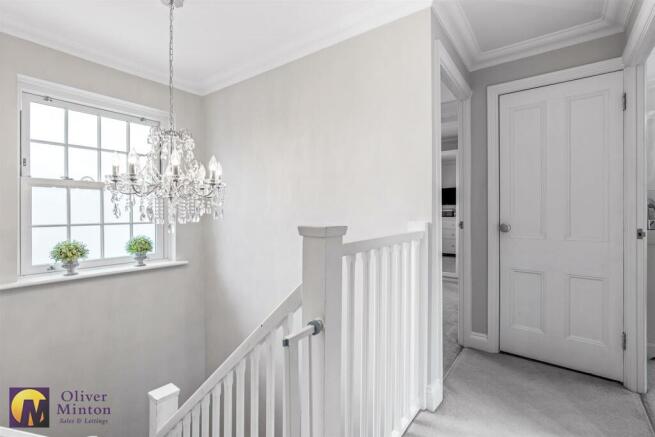 FIRST FLOOR LANDING