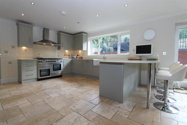 Kitchen..JPG