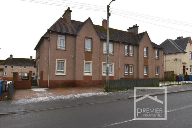 3 bedroom Lower Flat For Rent