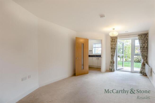 8702472-interior01.jpg