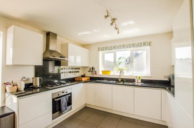 9 Dymond Court TPS Bodmin 01208 74182-04