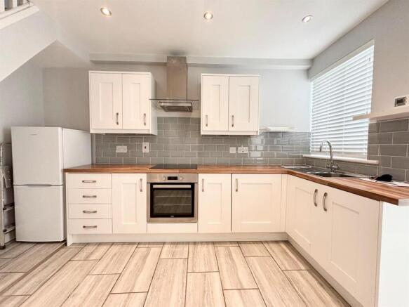 Kitchen 2.jpeg