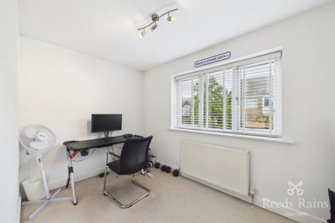 5 bed Detached for sale Image 8