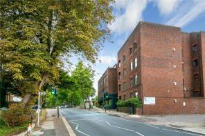 8, Mallard Court, Petersham Road, Richmond TW10 6UW