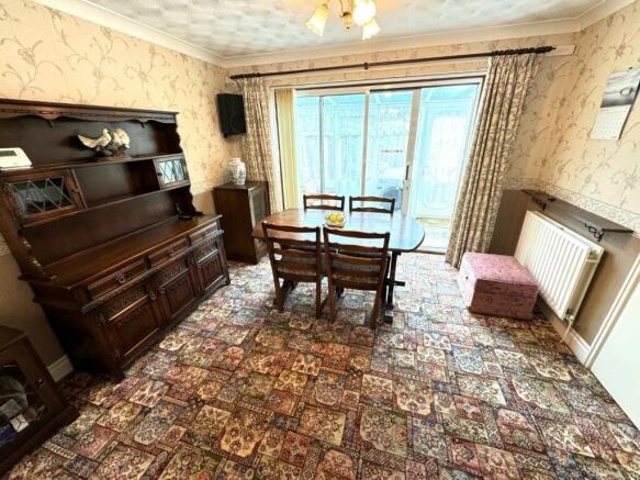 LOUNGE/DINING ROOM