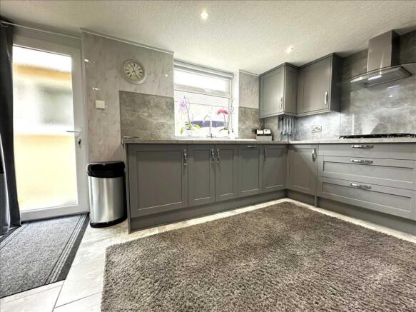 6 bed House for sale Image 12