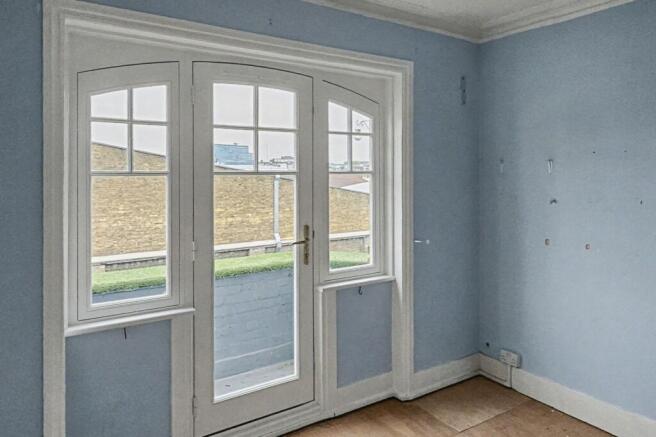 19 Greyhound Mansions, Greyhound Road, Barons Court, London, W6 8NY