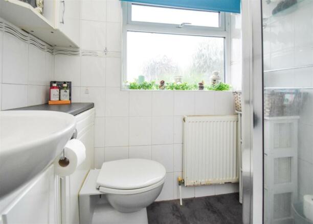 5 Manor Close - Shower Room.jpg