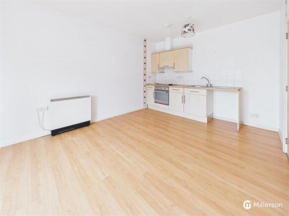KITCHEN/DINING AREA