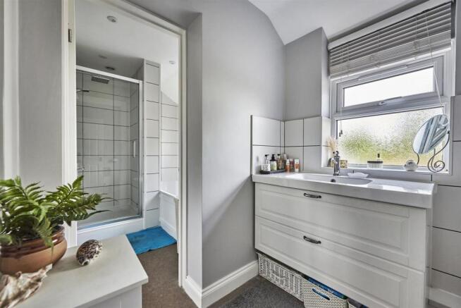 Luxury Bath/Shower Room