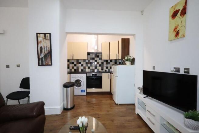 Studio to rent Image 5