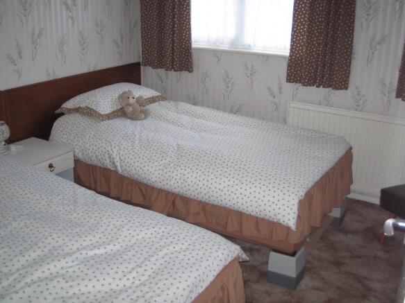 BEDROOM 2
