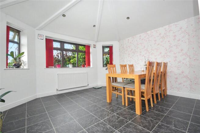 5 bed Detached for sale Image 4