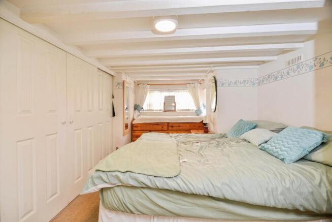 2 bed Flat for sale Image 8