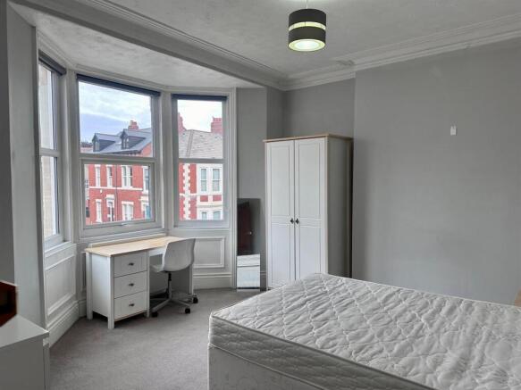 Bed 2.jpg
