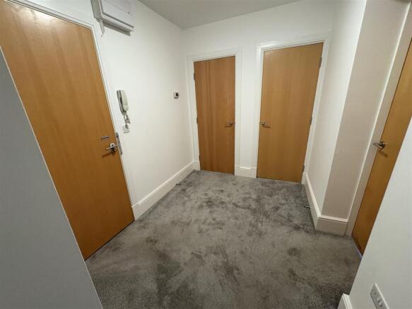 2 bed Flat to rent Image 10