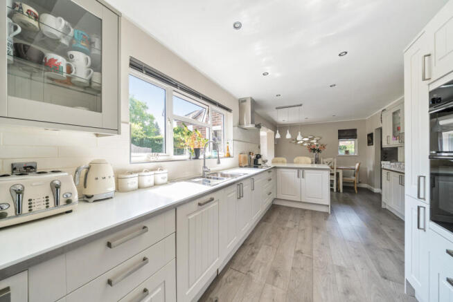 Orchard Drive, Horsell, GU21 photo 3