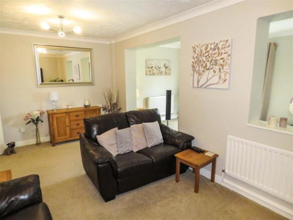 OPEN PLAN LOUNGE / FAMILY AREA