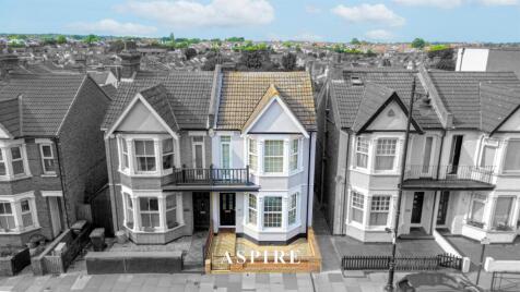 VIDEO PRESENTATION INSIDE - Rectory Grove, Leigh-On-Sea