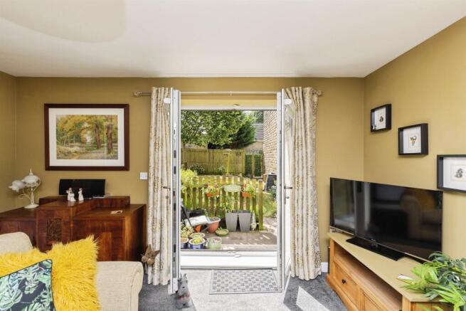 2 bed Flat for sale Image 6