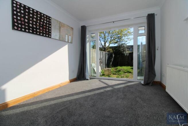 LOUNGE TO GARDEN