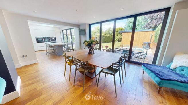 5 bed Semi-Detached for sale Image 5
