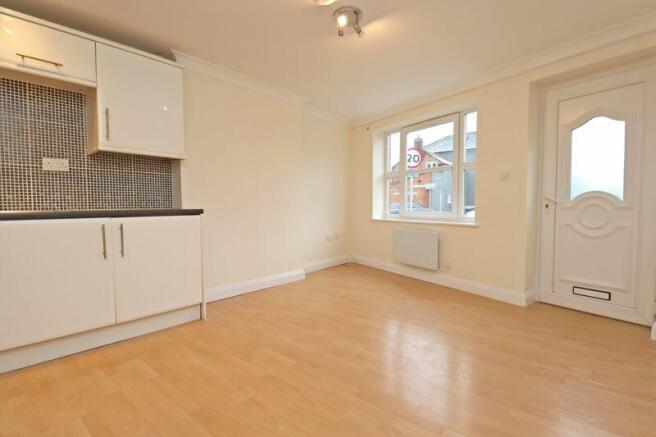 LOUNGE/DINING AREA