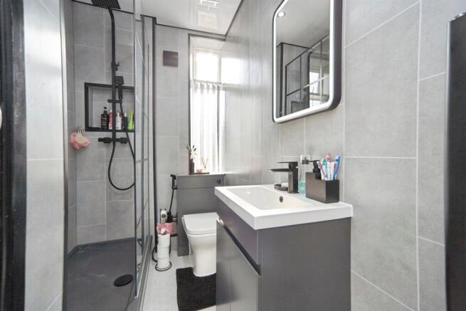 3 bed Terraced for sale Image 12