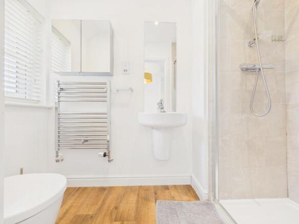 4 bed Detached for sale Image 8