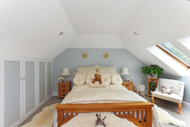 3 bed Semi-Detached for sale Image 6