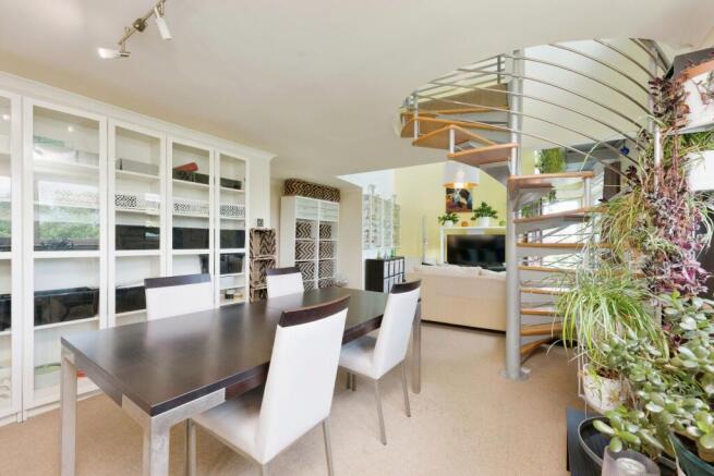 Dining Area (2)