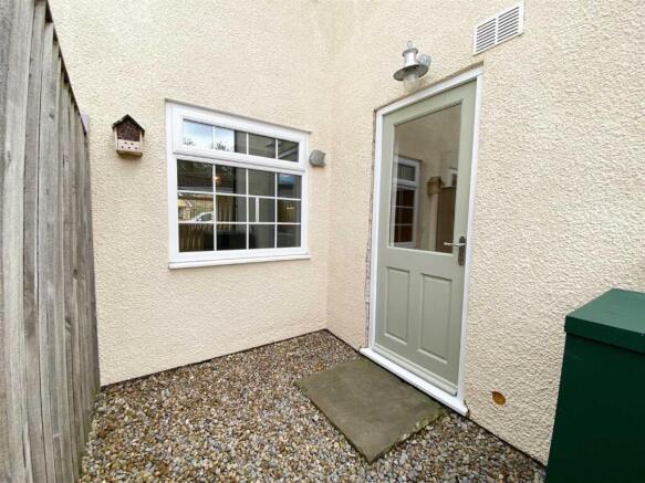 2 bed Terraced to rent Image 10