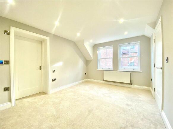 4 bed Terraced to rent Image 7