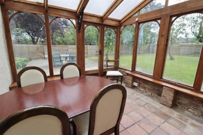 4 bed Detached to rent Image 7