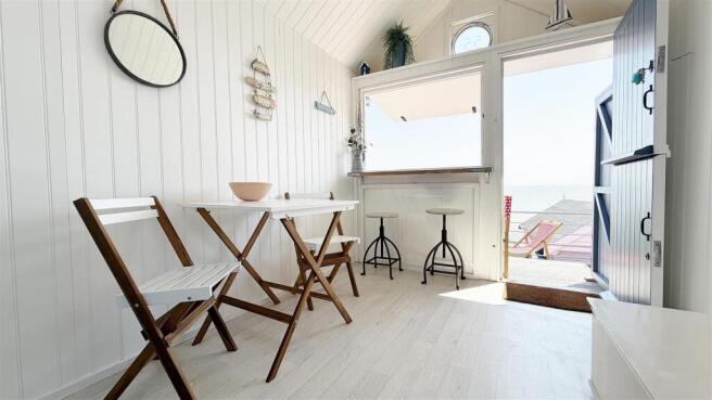 BEACH HUT