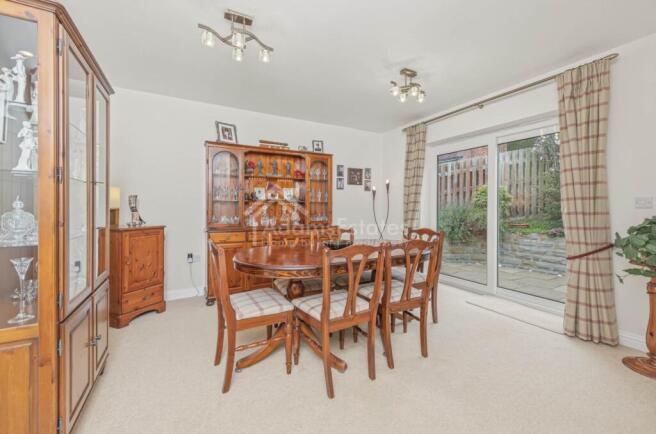 4 bed Detached for sale Image 11