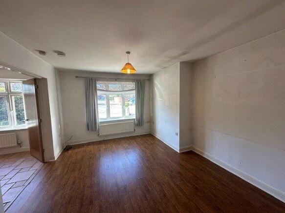 2 bed Flat for sale Image 4
