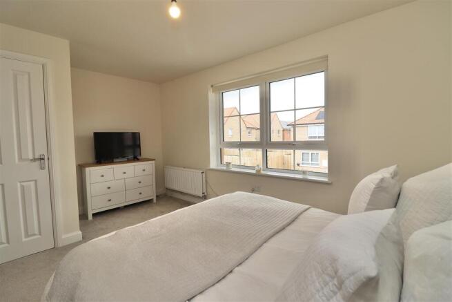 3 bed Semi-Detached for sale Image 9