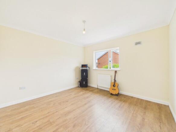 3 bed Semi-Detached for sale Image 8