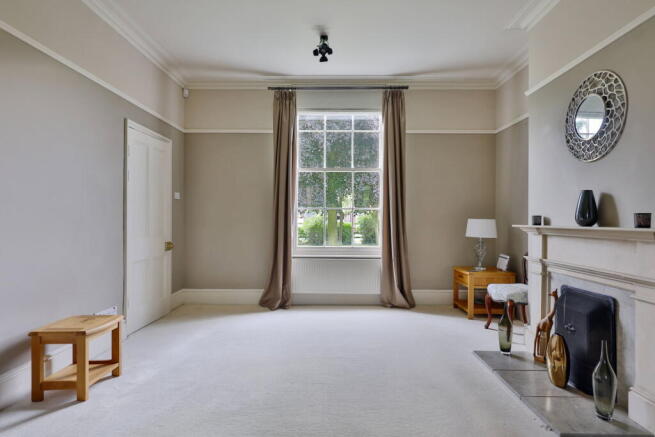 6 bed Detached for sale Image 10