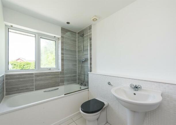 2 Royal Oak Drive-En Suite 2.jpg