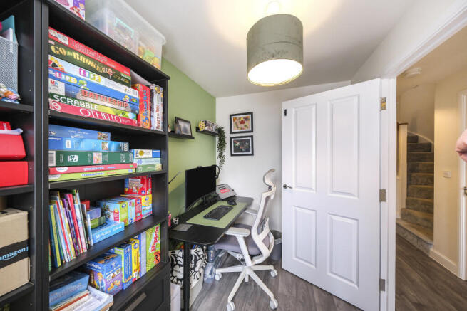 4 bed Semi-Detached for sale Image 6