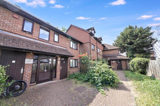 Flat 5, Brookfield House, Penn Road, Datchet, SL3 9RB
