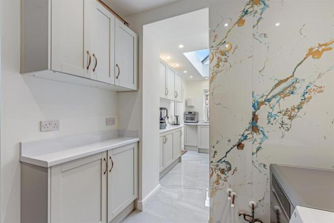 3 bed Terraced for sale Image 12