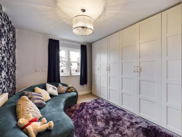 Bedroom/Dressi...